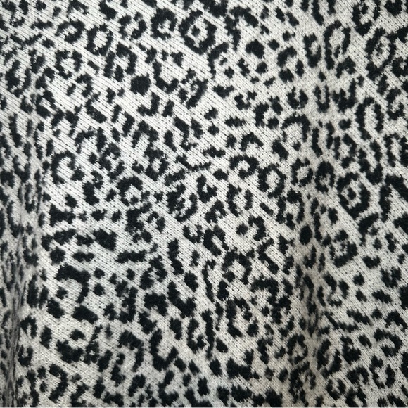 Ann Taylor Asymmetrical Handkerchief Hem Animal Print Turtleneck Fleece Poncho M - Picture 7 of 11